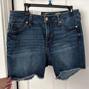 Cut off denim shorts by Seven7 jeans